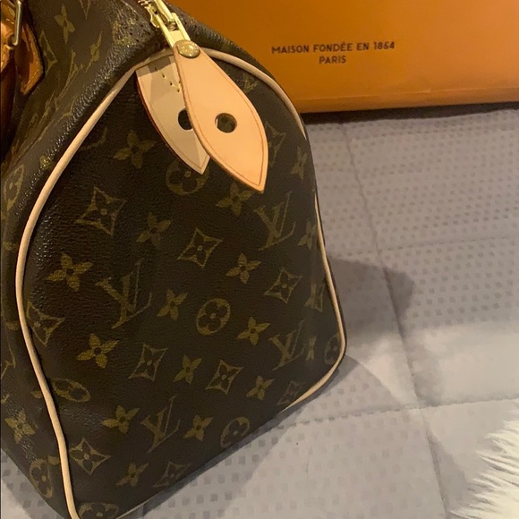 Authentic Louis Vuitton Speedy 35 - Picture 2 of 8